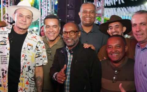 Bebeto Galvão participa dos festejos juninos no interior da Bahia.