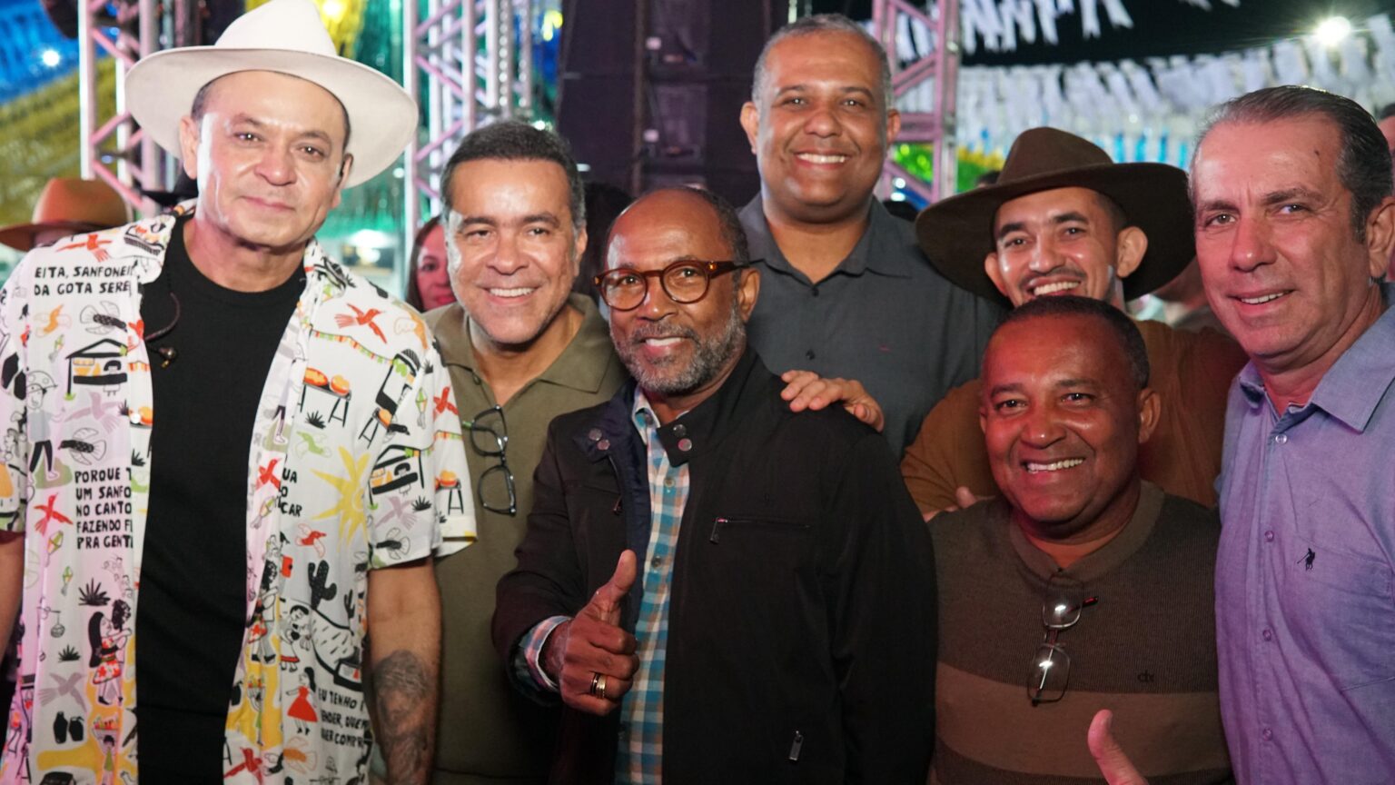 Bebeto Galvão participa dos festejos juninos no interior da Bahia.