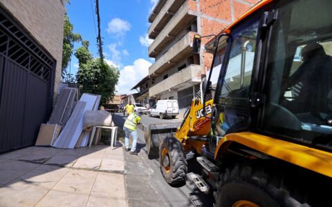 Operação "cata-treco" ajuda a manter bairros mais limpos e organizados.
