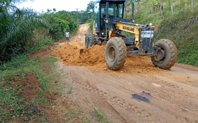 Patrolamento e tapa-buracos melhoram acesso e mobilidade em estradas da zona rural de Ilhéus.