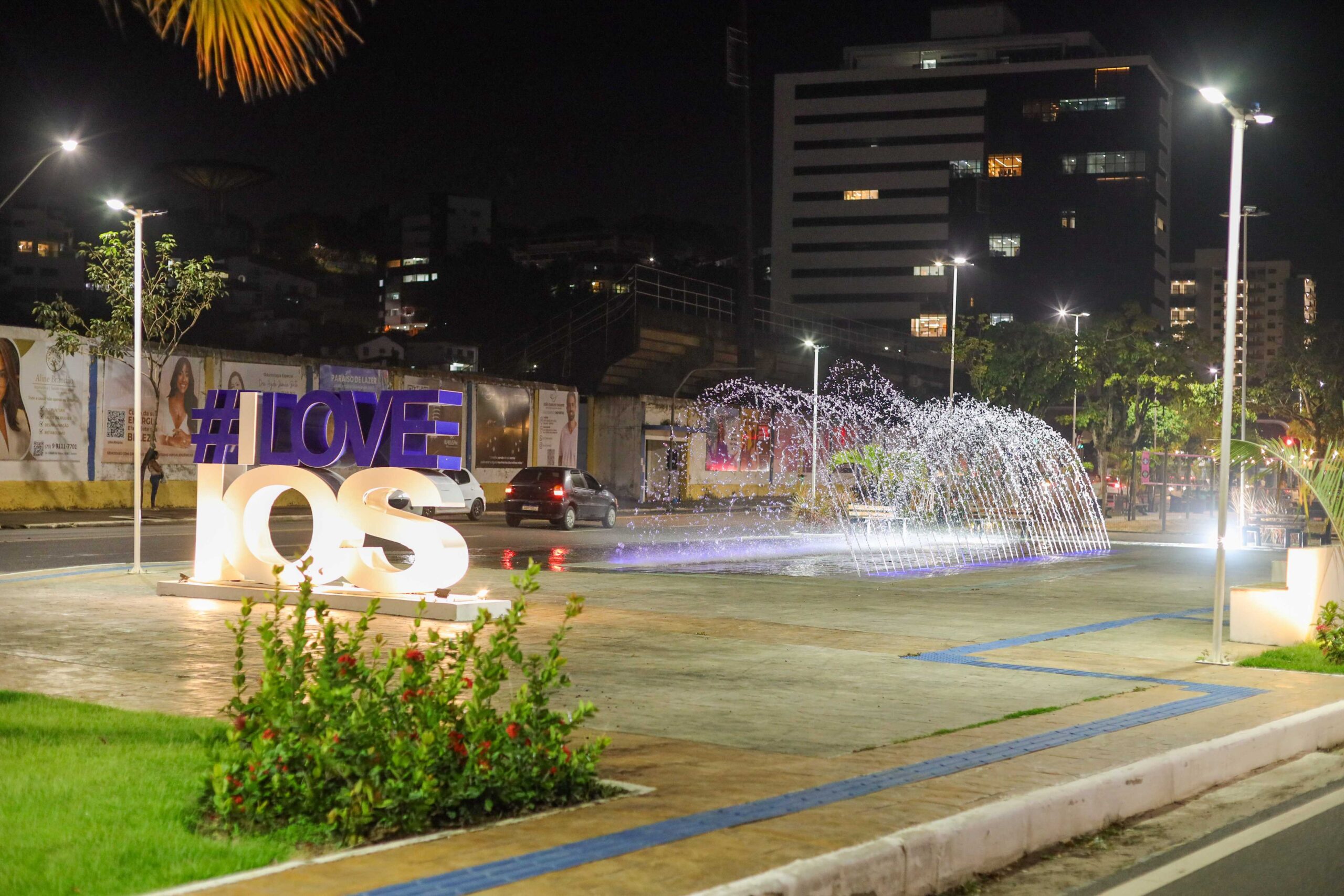 Túnel de água luminosa da Praça Misael Tavares passa a funcionar com novos horários.