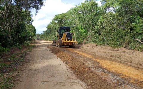 Prefeitura inicia recuperação da Estrada da Lagoa Encantada.