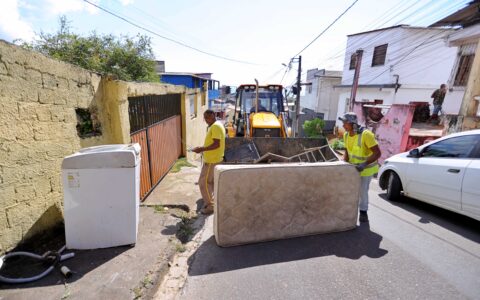 Cata-Treco chega aos residenciais Vila Cachoeira, Morada do Porto e Banco da Vitória nesta terça.