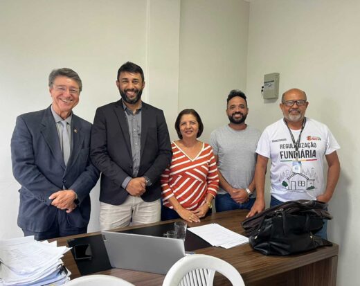 Entrega dos primeiros certificados marca avanço da regularização fundiária em Ilhéus.