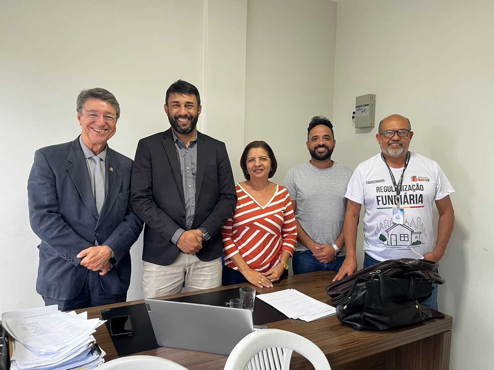 Entrega dos primeiros certificados marca avanço da regularização fundiária em Ilhéus.