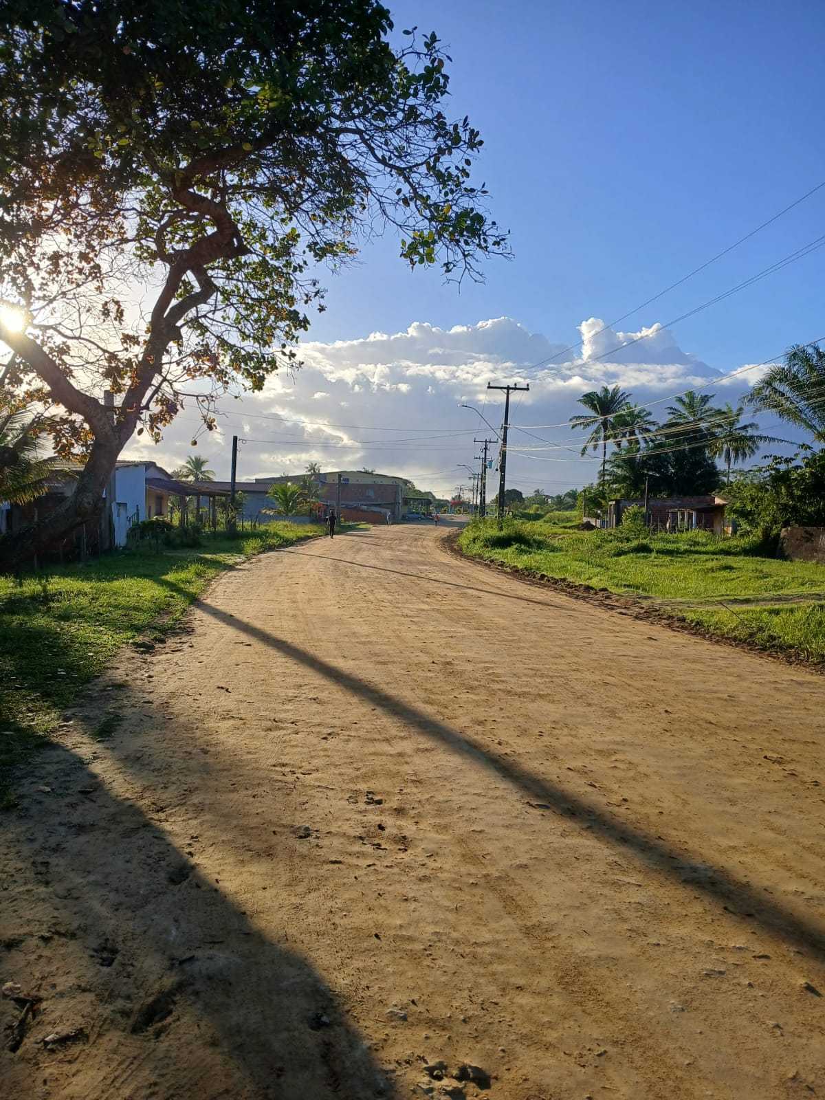Prefeitura realiza patrolamento e encascalhamento em acesso ao Jóia do Atlântico.