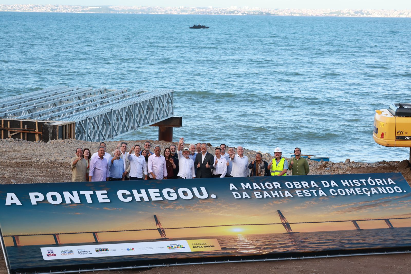 Lula e Jerônimo participam de ato simbólico para cravação da primeira estaca da Ponte Salvador–Ilha de Itaparica.