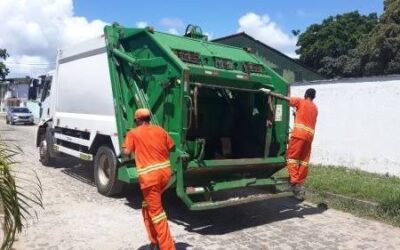 Prefeitura notifica empresa responsável pela coleta de lixo e cobra regularização imediata.
