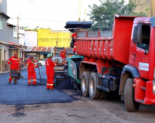 Asfalto chega à Rua Genebaldo Bispo e transforma acesso no Teotônio Vilela.