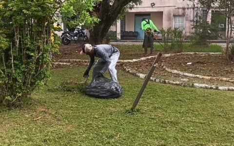 Prefeitura realiza serviços de roçagem e capinagem em diferentes regiões de Ilhéus.