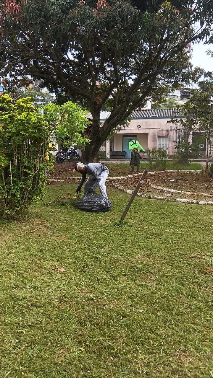 Prefeitura realiza serviços de roçagem e capinagem em diferentes regiões de Ilhéus.