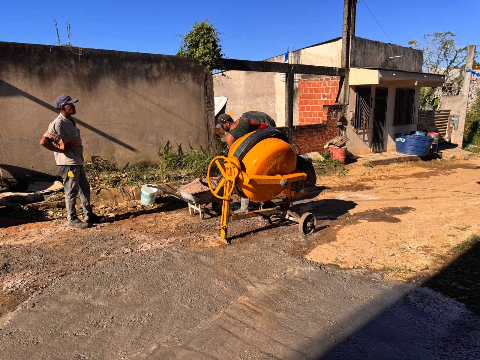 Prefeitura de Ilhéus leva pavimentação em concreto à Cascalheira.