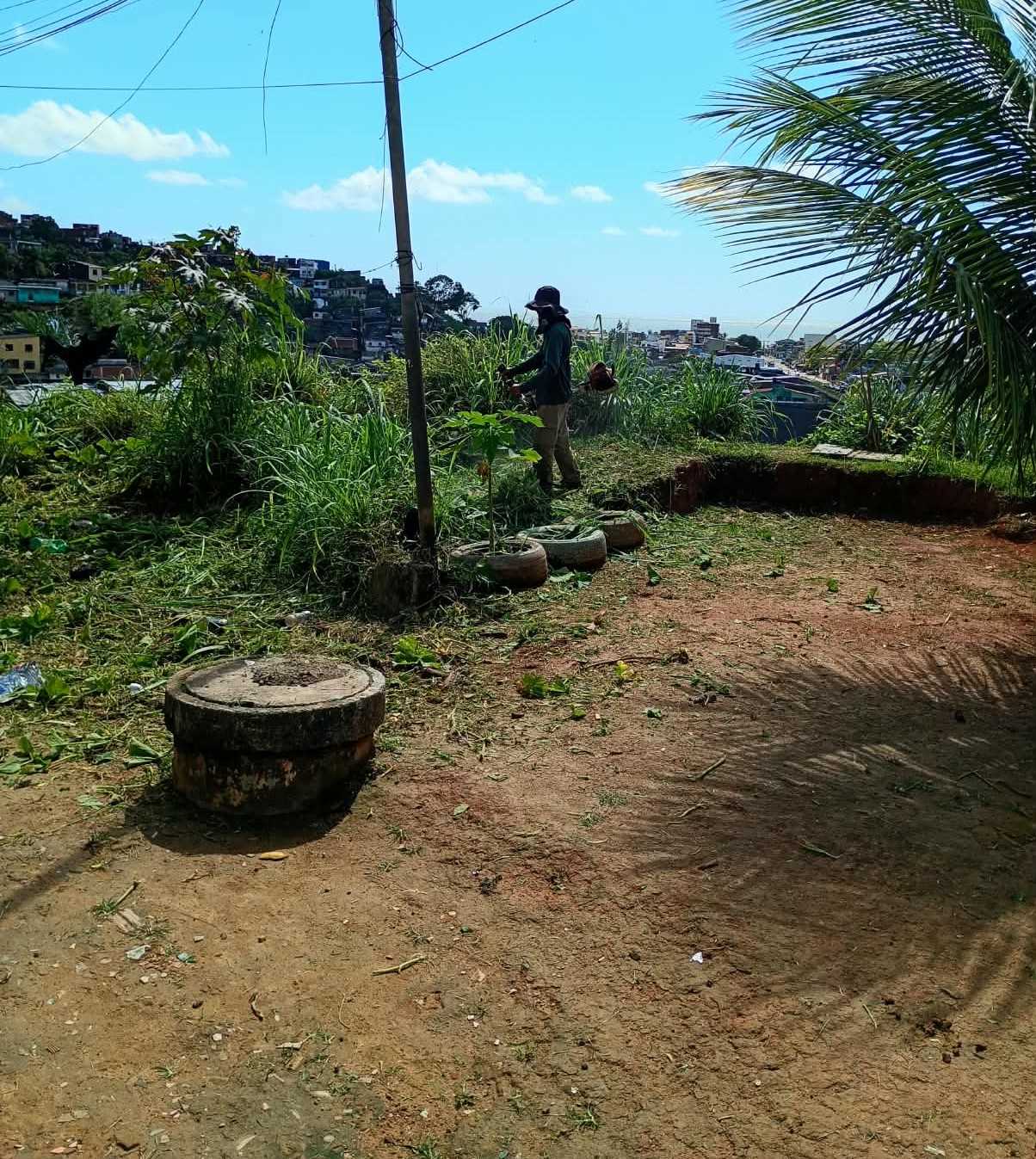 Limpeza e manutenção integram rotina de serviços urbanos em Ilhéus.