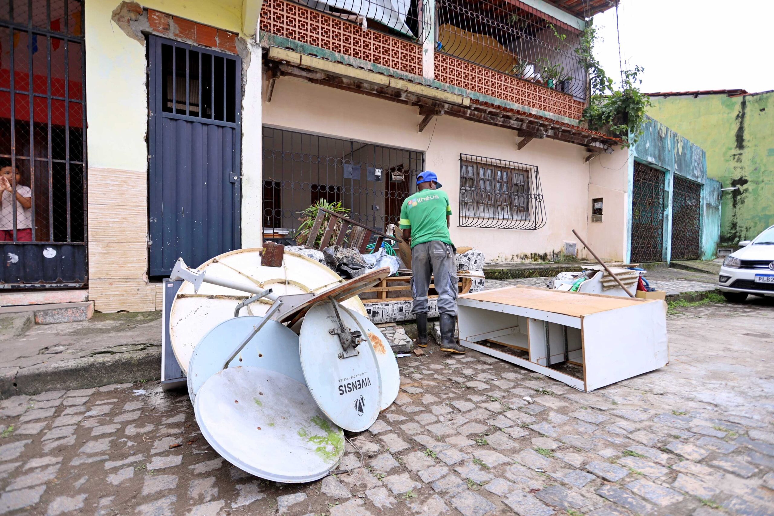 Cata-Treco recolhe materiais descartados no Nelson Costa e amplia calendário de ações em Ilhéus.