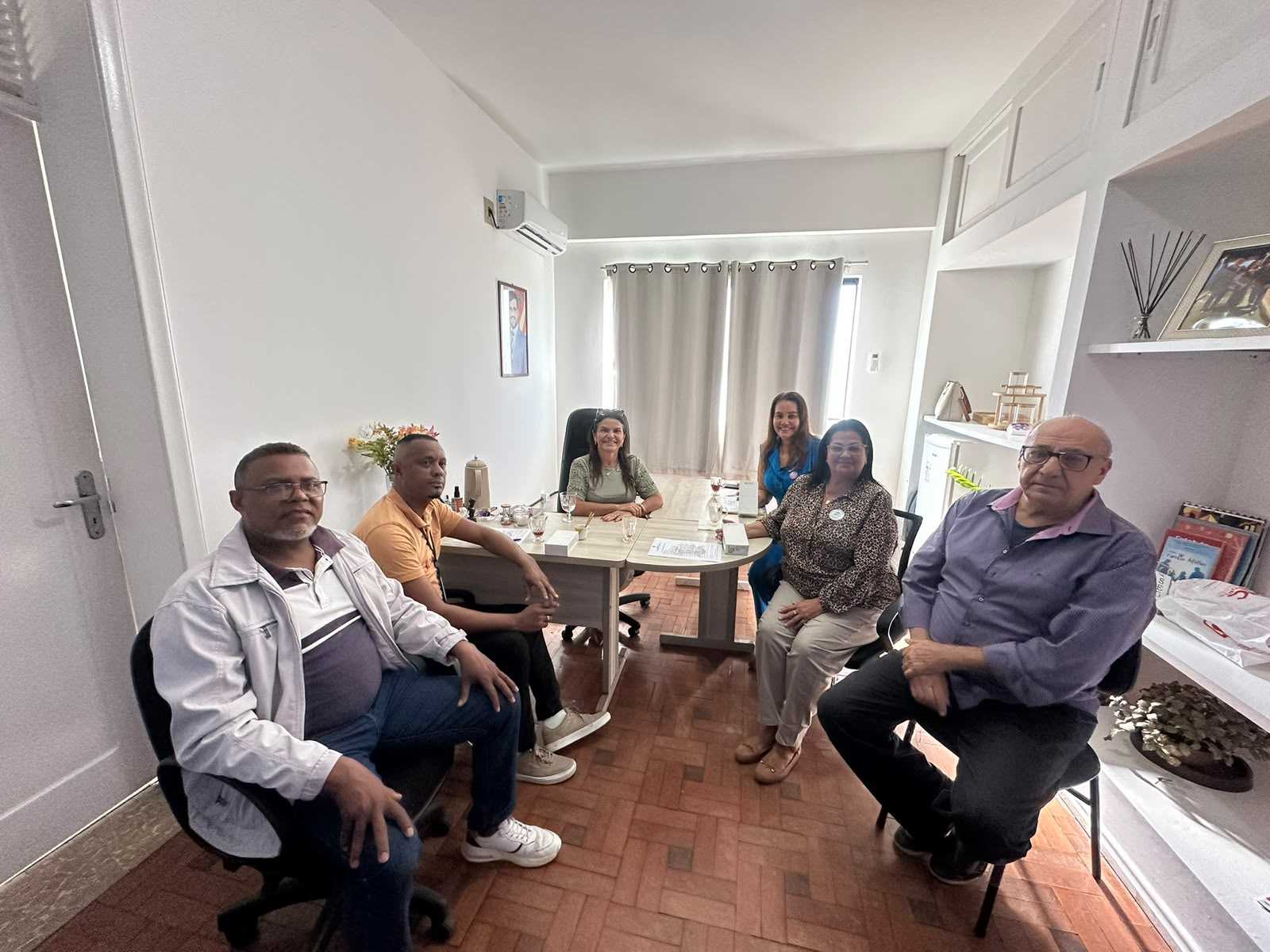 Prefeitura de Ilhéus entrega novos celulares ao Conselho Tutelar e ao CREAS MEDIDA.