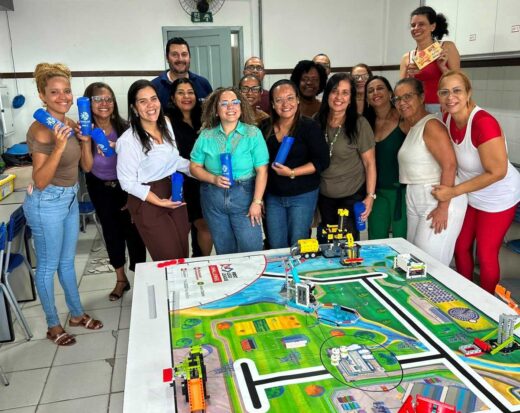 Educadores da rede municipal recebem certificação em Robótica Educacional.