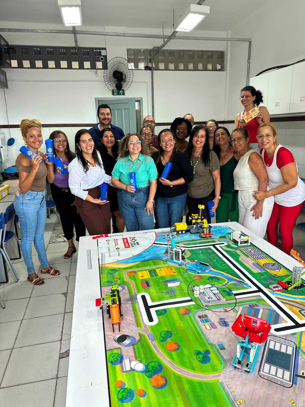 Educadores da rede municipal recebem certificação em Robótica Educacional.