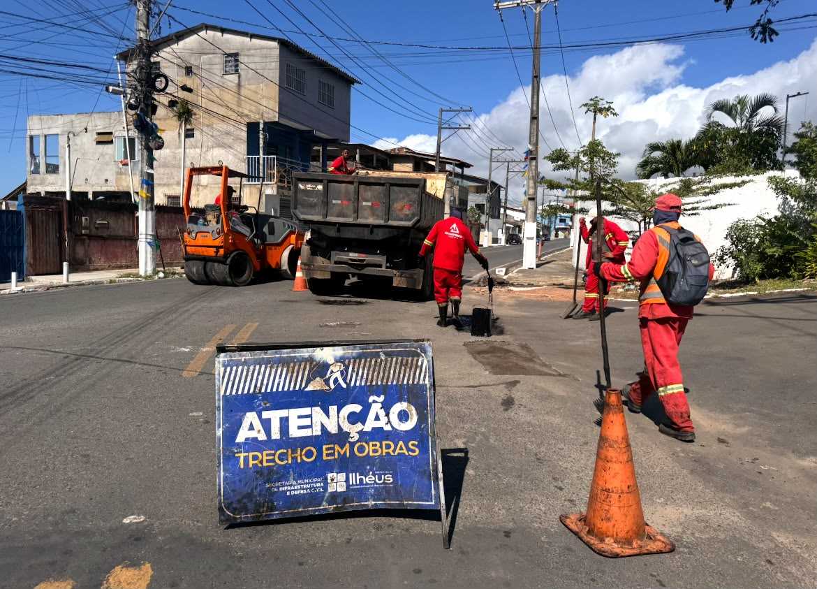 Alto da Conquista recebe recuperação de trechos com operação tapa-buraco.
