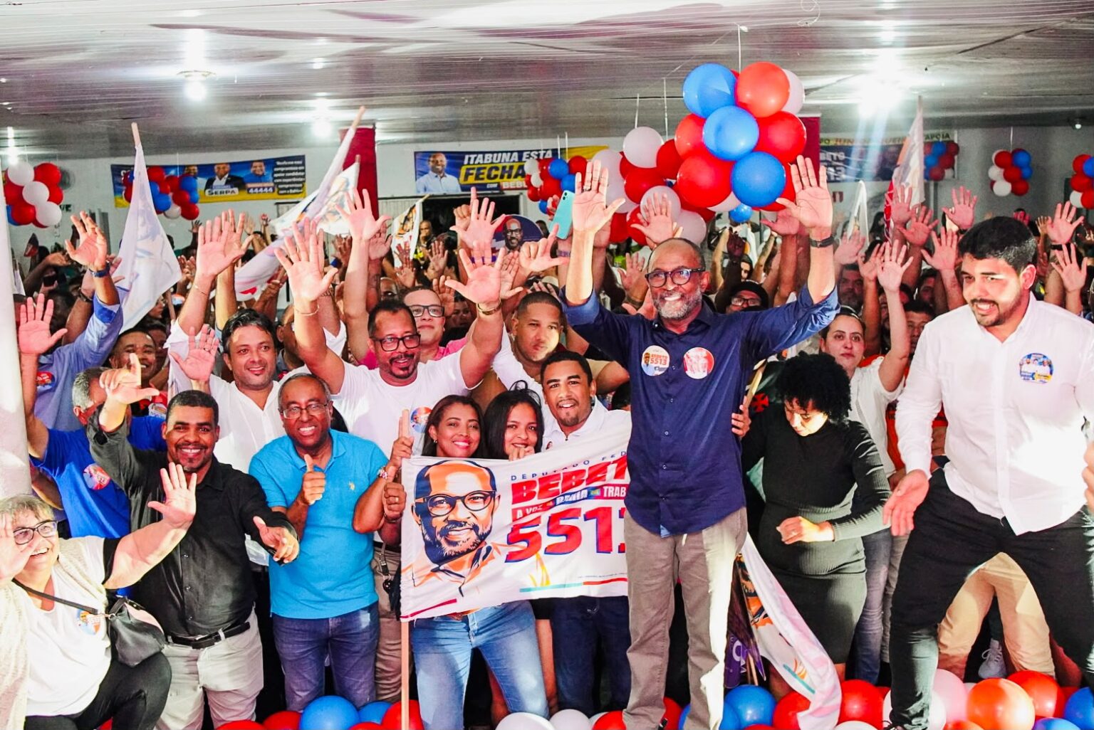 Bebeto mostra força política e reúne multidão de apoiadores e lideranças em Itabuna.