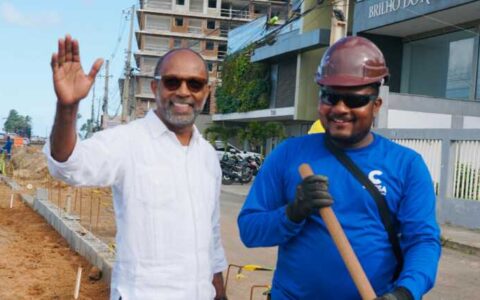 Bebeto acompanha andamento das obras da BA-001 e situação dos cabaneiros de Ilhéus.