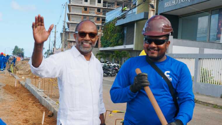Bebeto acompanha andamento das obras da BA-001 e situação dos cabaneiros de Ilhéus.