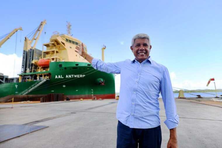Jerônimo anuncia plano para expandir a indústria ao interior e gerar mais empregos na Bahia.