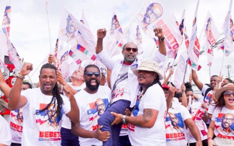 Com Lula, Bebeto Galvão participa de convenção da base governista na Bahia.