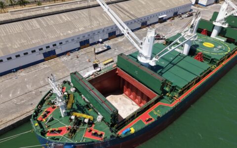 Porto de Ilhéus conclui operação simultânea de cargas e amplia perspectivas de movimentação.