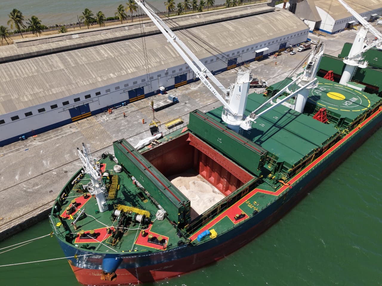 Porto de Ilhéus conclui operação simultânea de cargas e amplia perspectivas de movimentação.