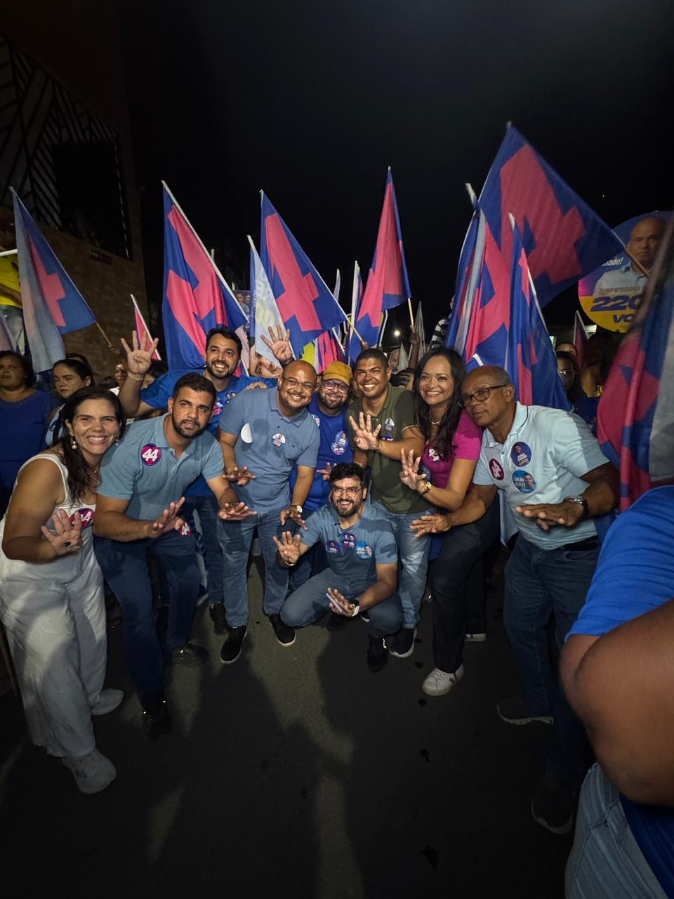 Valderico Junior lidera caminhada no CSU e reúne grupo político em defesa de projeto para a Bahia.