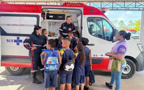 Projeto Samuzinho na Escola recebe estudantes na sede do SAMU de Ilhéus.