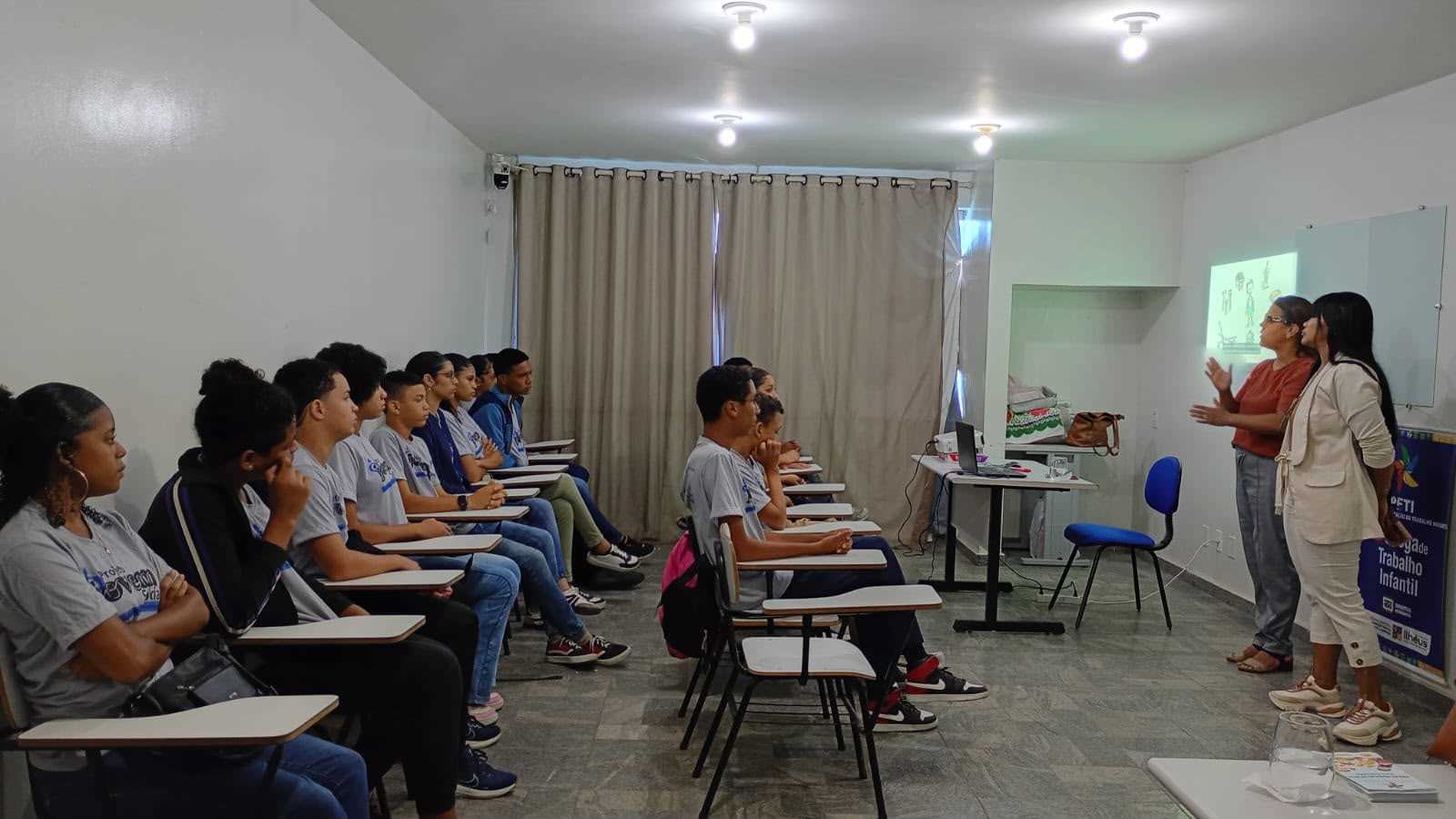 Prefeitura realiza ação de prevenção ao trabalho infantil para jovens do Programa Jovem Social.
