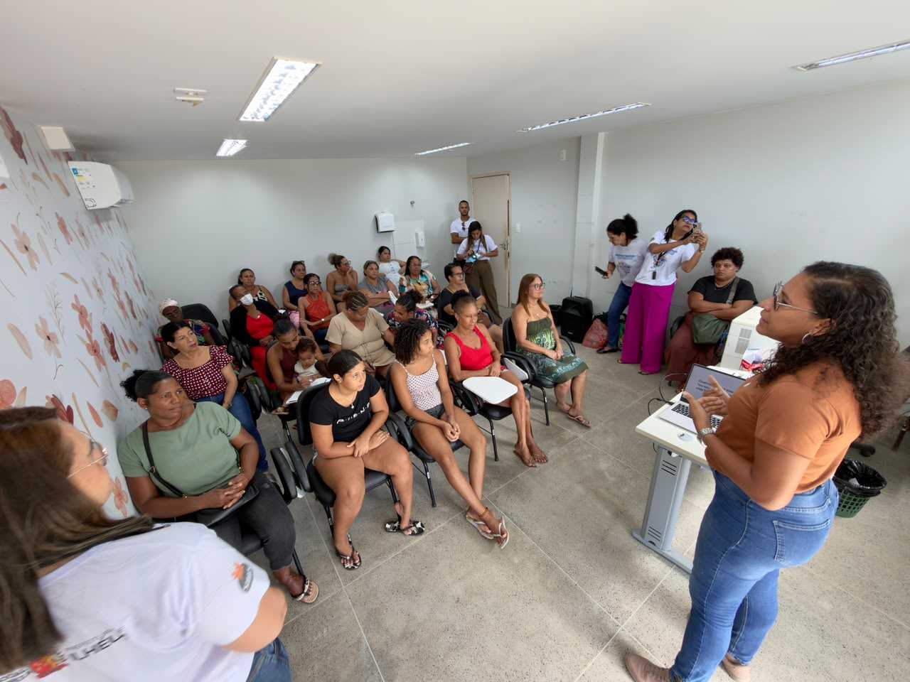 CRAS Banco da Vitória inicia oficinas para discutir identidade e projeto de vida.