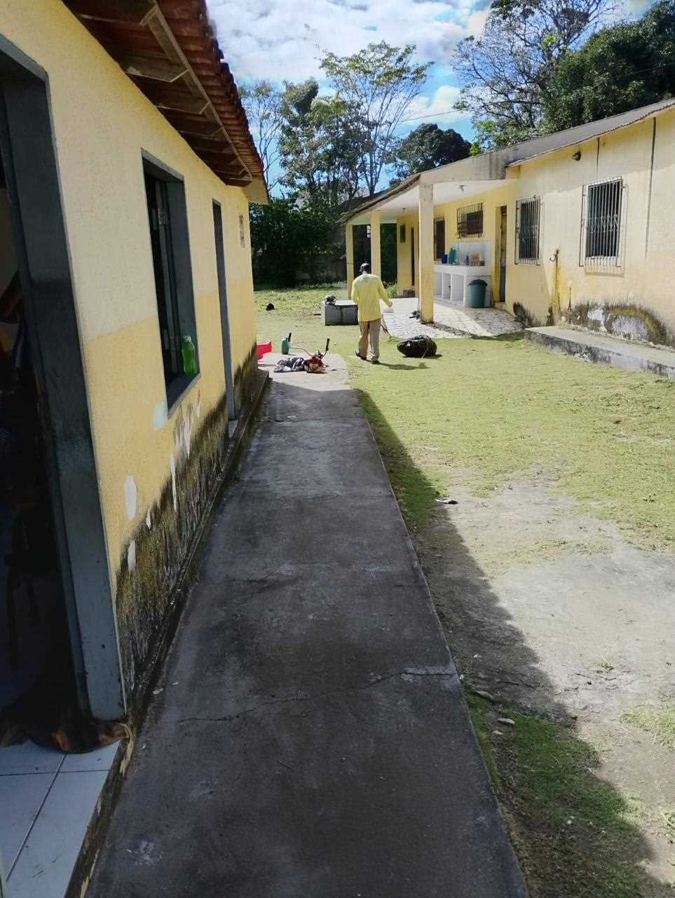 Prefeitura de Ilhéus realiza roçagem na Praça do Hernani Sá e na Creche Dom Eduardo.