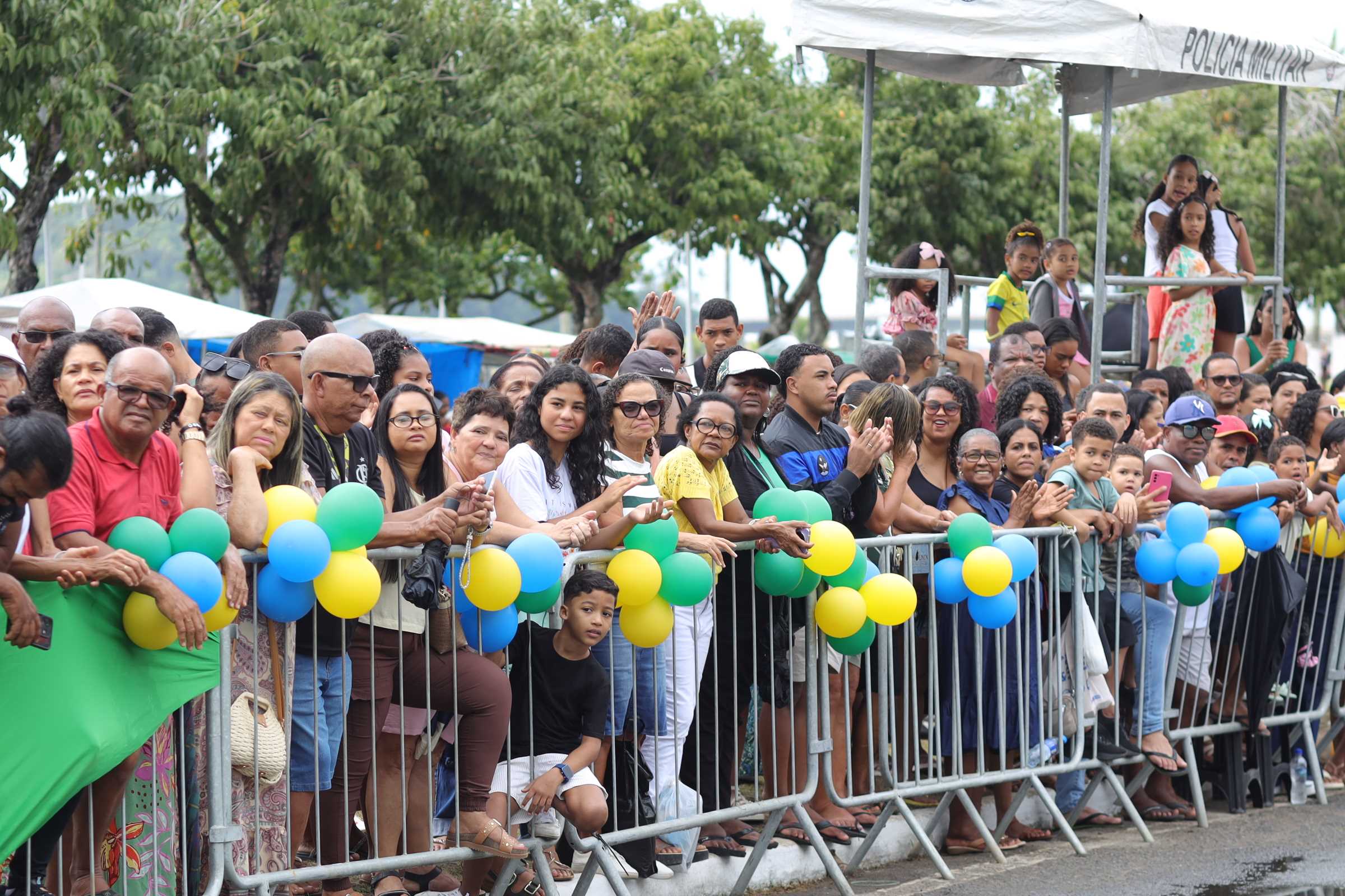 Cerca de 7 mil pessoas participam do desfile cívico em Ilhéus.
