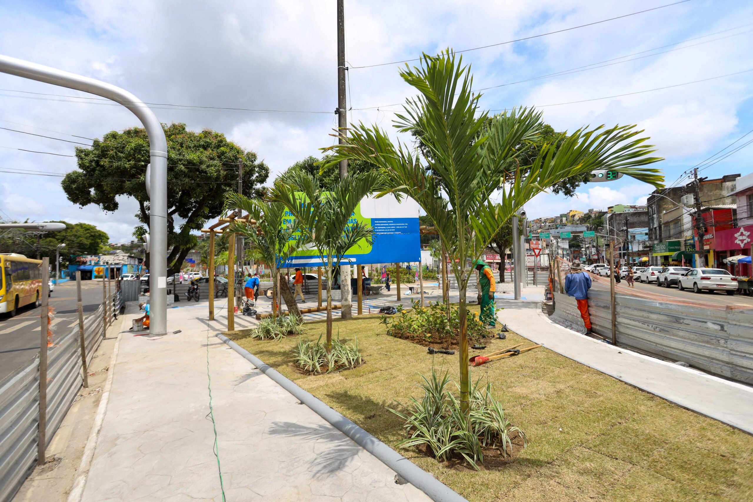 Prefeitura de Ilhéus entrega requalificação do canteiro central da Praça Cairu nesta sexta-feira.