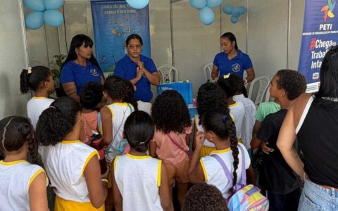 PETI participa de atividade promovida pela Sutram com palestra sobre prevenção ao trabalho infantil.
