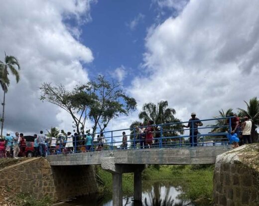 Nova Ponte do Japu é entregue após substituição de antiga estrutura de madeira.