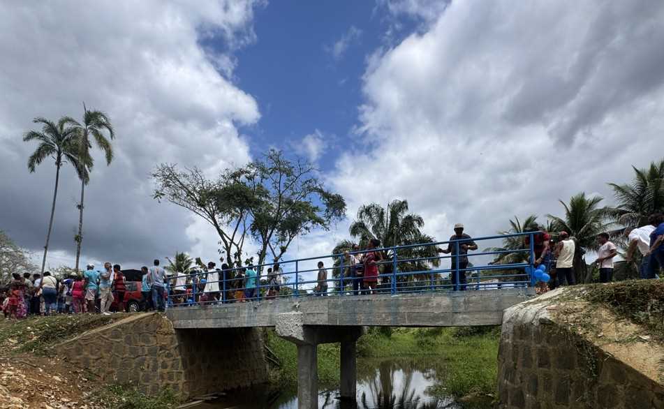 Nova Ponte do Japu é entregue após substituição de antiga estrutura de madeira.