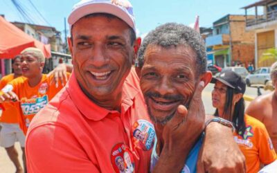 Marão reforça proximidade com moradores do Teotônio Vilela durante visita ao bairro.