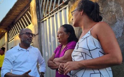 Bebeto faz corpo a corpo no Alto do Coqueiro e destaca emendas para áreas de risco de Ilhéus.