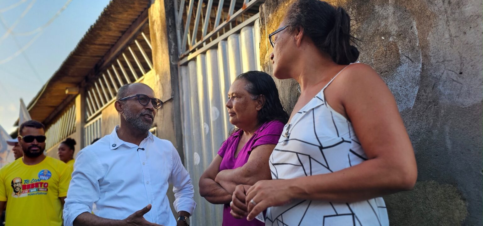 Bebeto faz corpo a corpo no Alto do Coqueiro e destaca emendas para áreas de risco de Ilhéus.