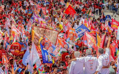 Jerônimo faz caminhada histórica e reúne 30 mil pessoas em Vitória da Conquista na reta final da campanha.