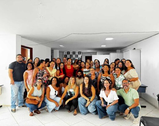 Prefeitura de Ilhéus capacita auxiliares de saúde bucal sobre biossegurança e normas da Anvisa.