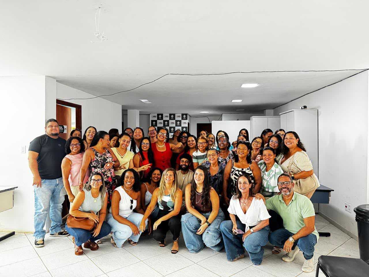 Prefeitura de Ilhéus capacita auxiliares de saúde bucal sobre biossegurança e normas da Anvisa.