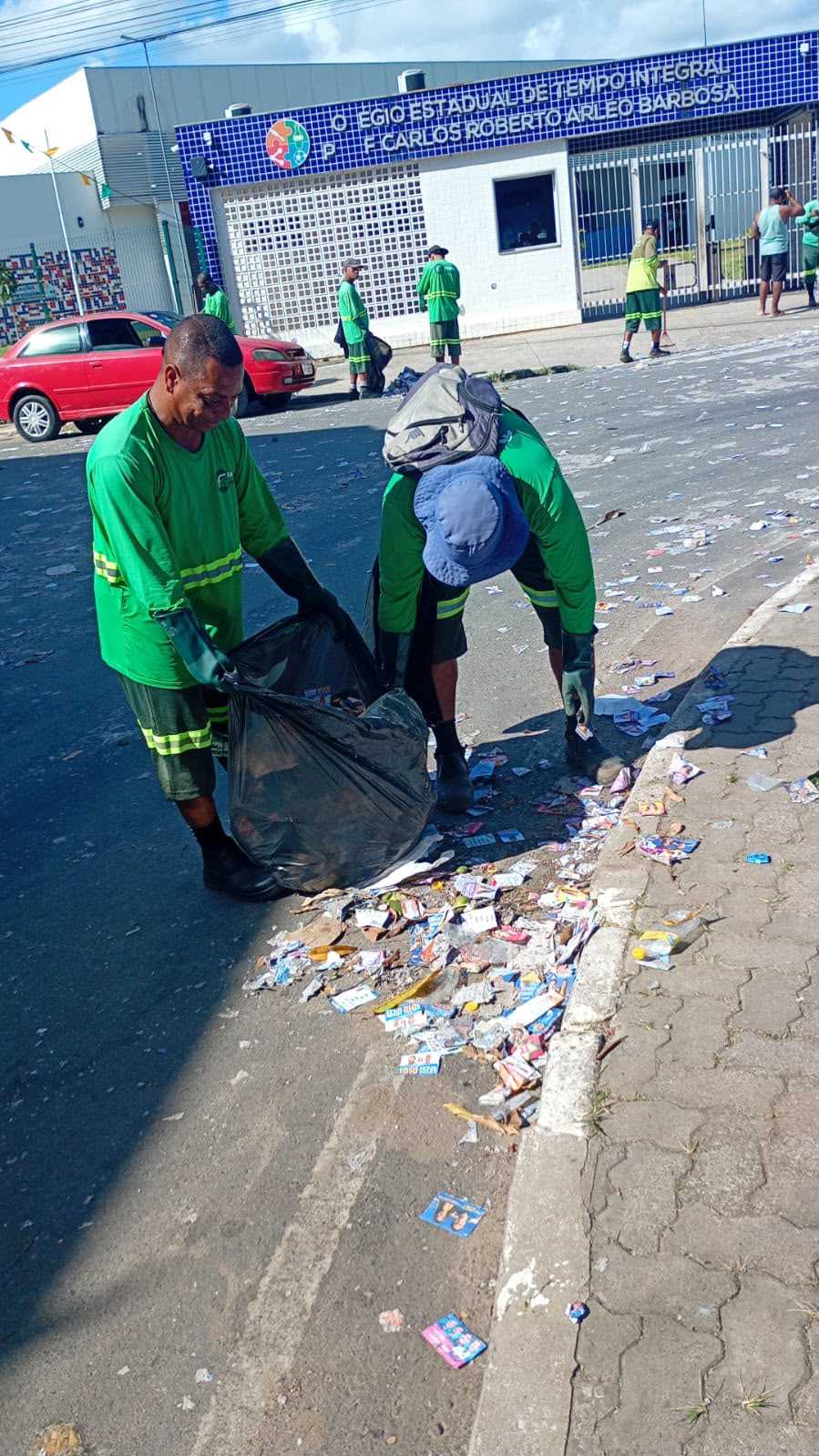 Serviços Urbanos atuam na limpeza de Ilhéus após o fim das eleições.