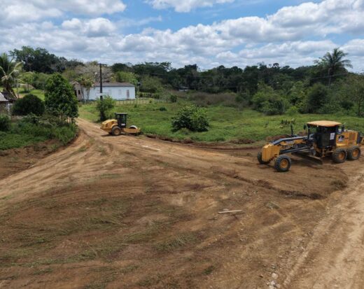 Prefeitura realiza patrolamento de estradas no assentamento João Amazonas.