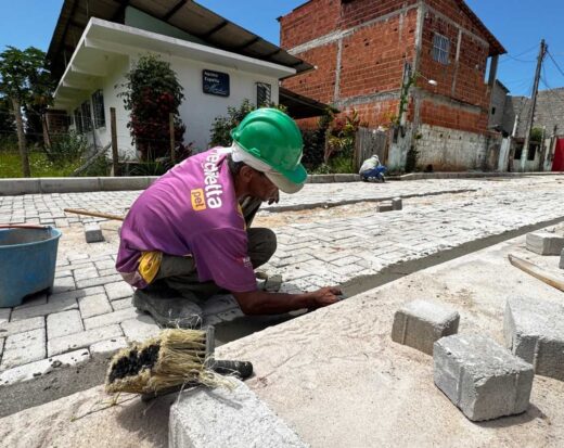 Seinfra utiliza pavimento intertravado em ruas da Ponta da Tulha.