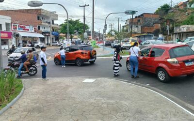 Prefeitura de Ilhéus realiza blitz educativa e mobiliza população contra a dengue.