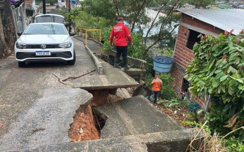 Prefeitura de Ilhéus interdita trecho da Segunda Travessa do Alto do Nerival após desabamento.
